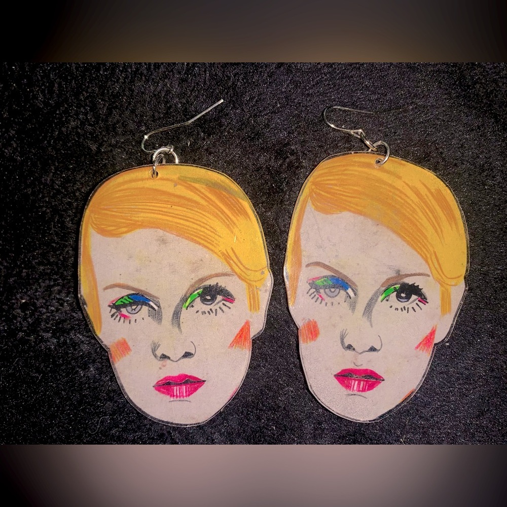 Unique Twiggy 60s Icon Twiggy Earrings!